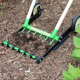 Mole gardener with spring-loaded teeth